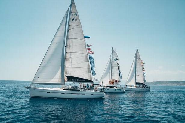 Enjoy Life while Sailing in a Yacht