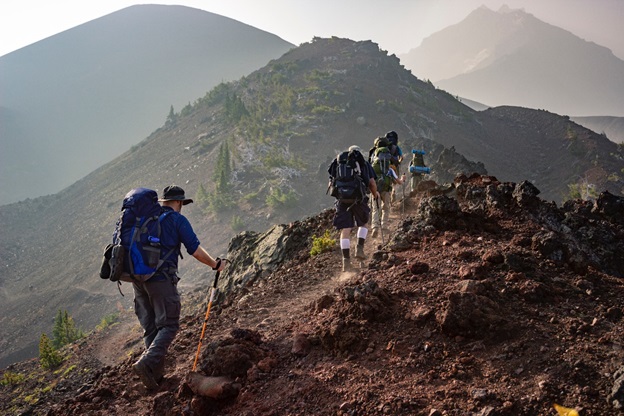 Amazing Physical and Psychological Benefits of Outdoor Hiking   