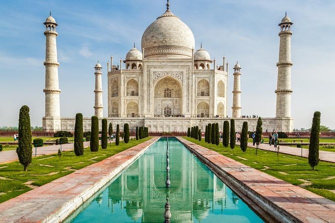 How can I go to Taj Mahal from Delhi?