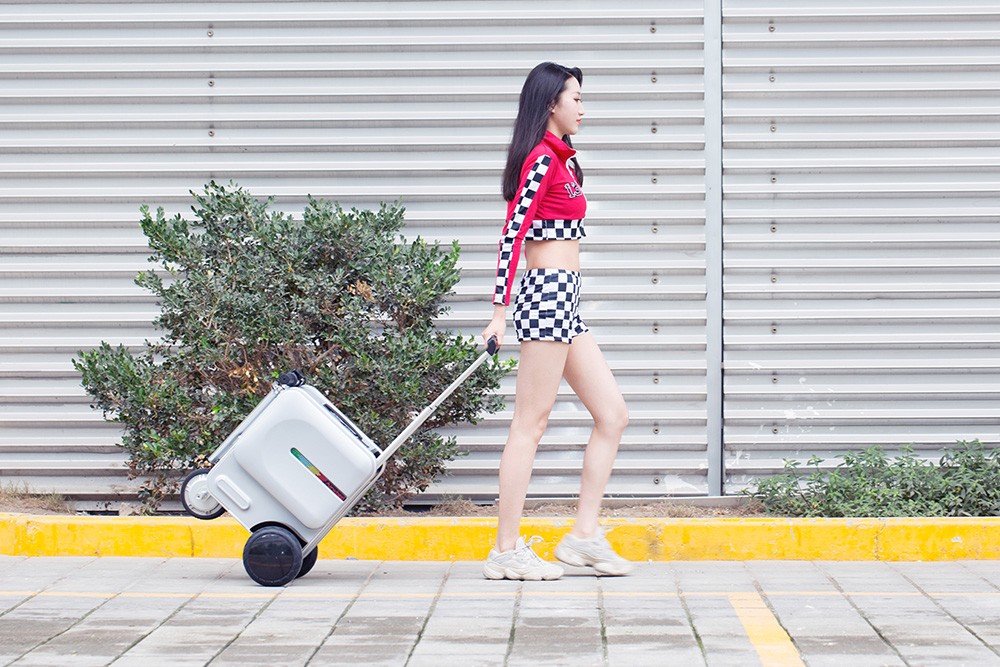 Experience a Hassle Free Journey with an Electronic Travel Suitcase
