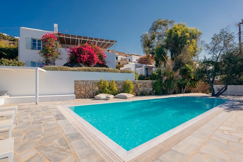 Types Of Mykonos Villas To Take On Rent